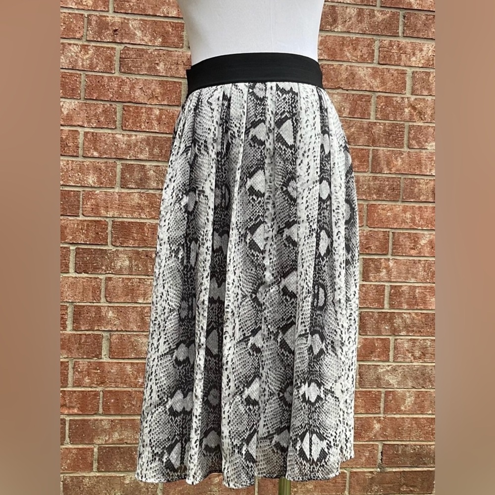 Excellent Condition WHBM Midi Length Snake Skin Printed Skirt Size 4